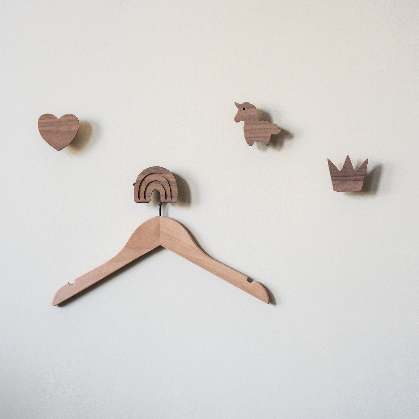 Wandhaken "Märchen" aus Walnussholz