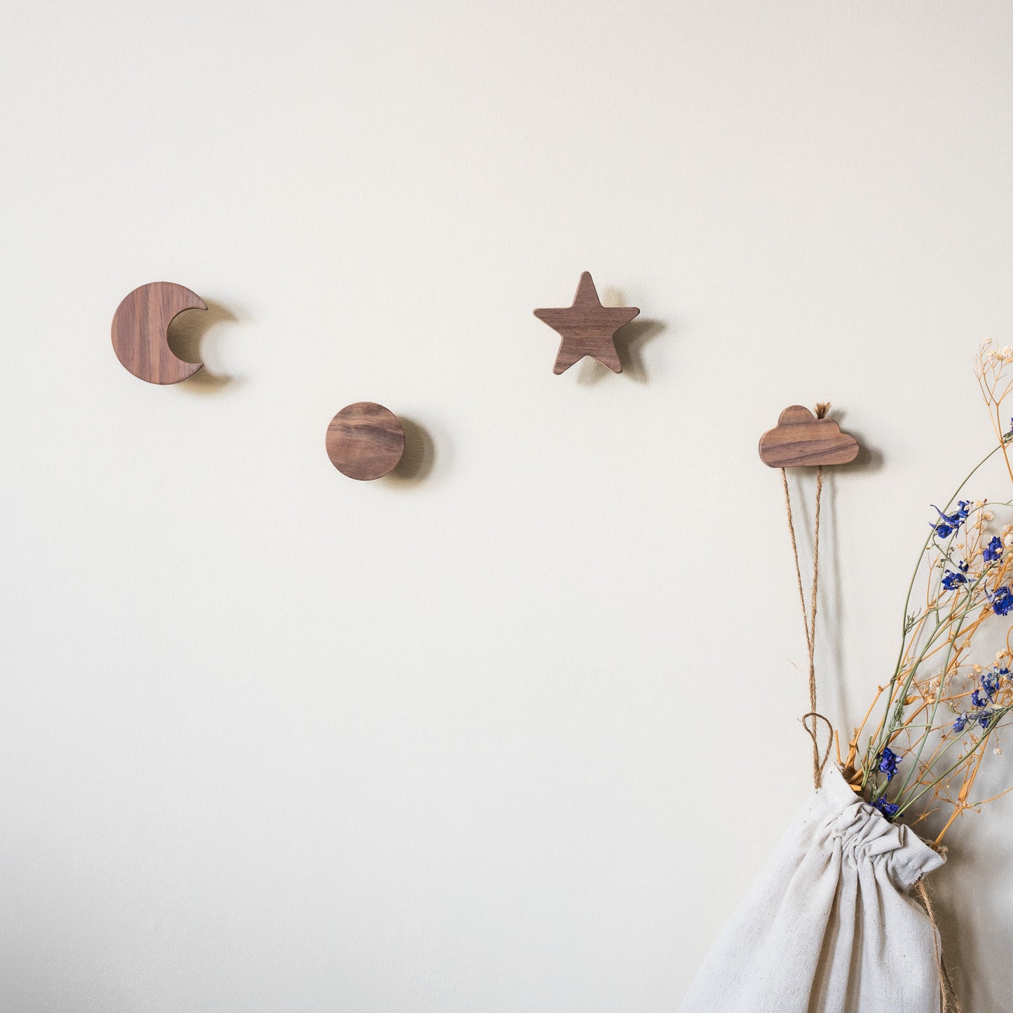 Wandhaken "Sonne, Mond & Sterne" Walnuss