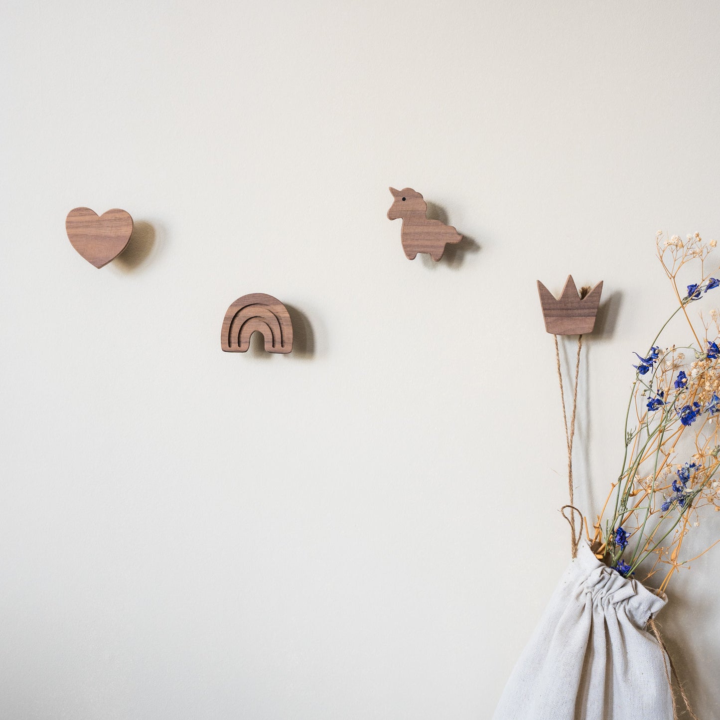 Wandhaken "Märchen" aus Walnussholz