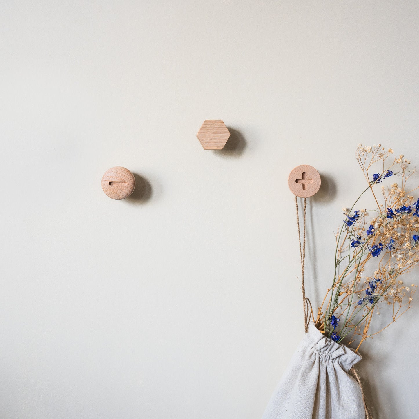 Wall Hooks 'Screws' Made of Oak Wood