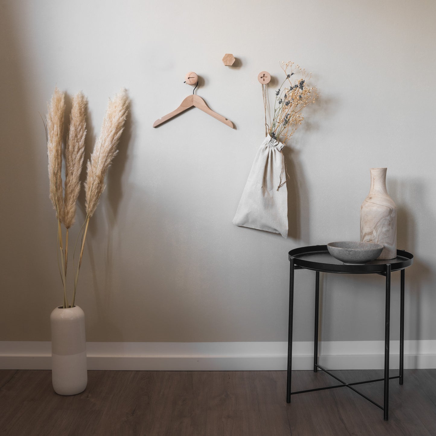 Wall Hooks 'Screws' Made of Oak Wood
