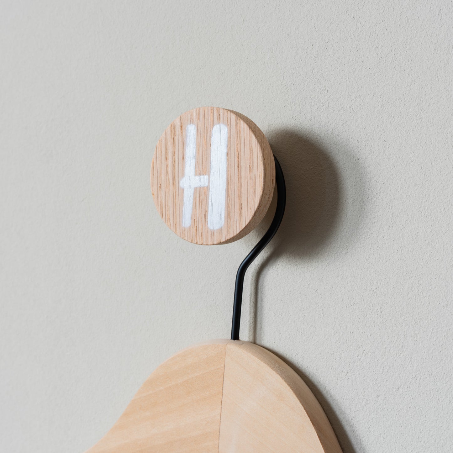 Personalisierte Wandhaken aus Eichenholz